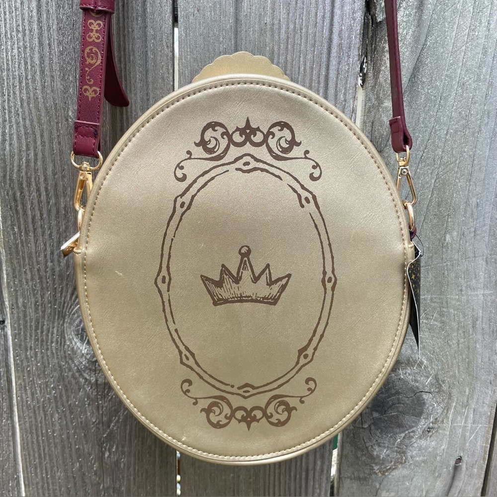 Disney Snow White Magic Mirror Crossbody Purse - 3-Way Lenticular Effect - Picture 2 of 16